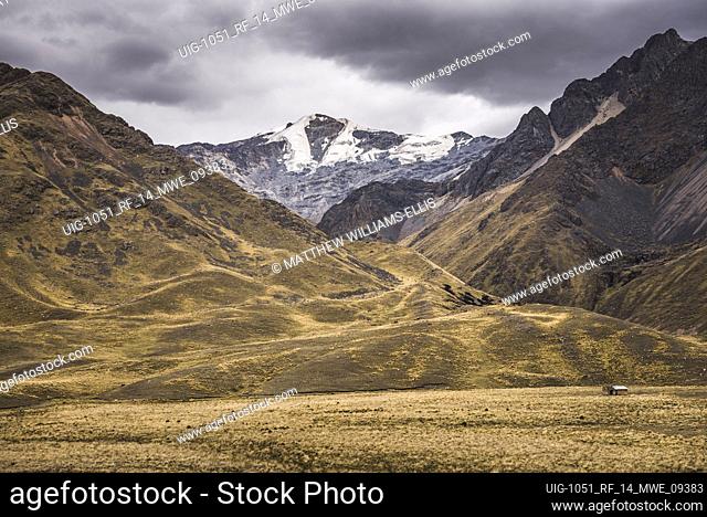 La Raya Pass, a 4, 335m pass between Cusco Region and Puno Region, Peru