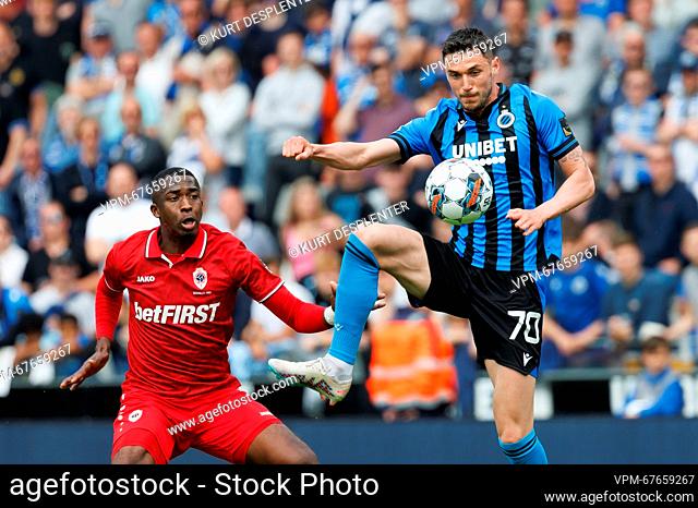 Antwerp's William Pacho Tenorio and Club's Roman Yaremchuk fight for the ball during a soccer match between Club Brugge and Royal Antwerp