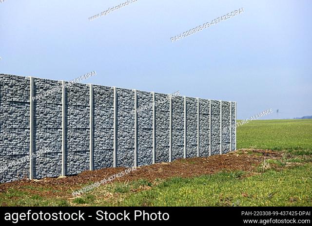 02 March 2022, Saxony, Lossatal: A so-called prefabricated concrete fence, i.e. a wall made of concrete elements, stands as an enclosure on a property
