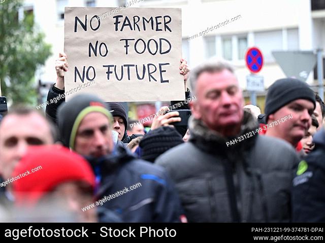 21 December 2023, Baden-Württemberg, Stuttgart: Farmers demonstrate in Stuttgart city center in front of the Baden-Württemberg Ministry of Food