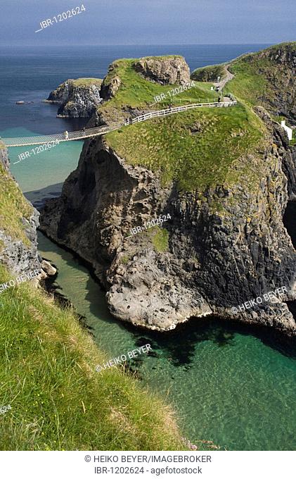 Carrick-a-Rede suspension bridge, connecting the mainland with Carrick Island, County Antrim, Ulster, Northern Ireland, United Kingdom, Europe
