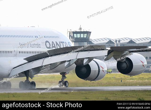 12 November 2023, Saxony, Dresden: A Qantas Airways Airbus A380 lands at Dresden Airport. The aircraft, which had taken off from Sydney