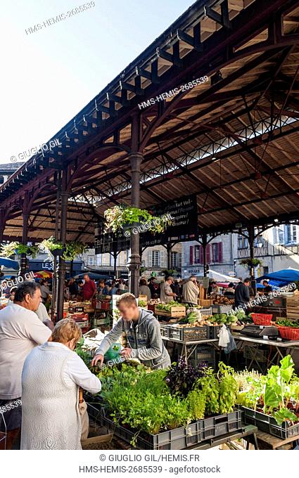 France, Lot, Figeac, country market day under grande halle Place Carnot