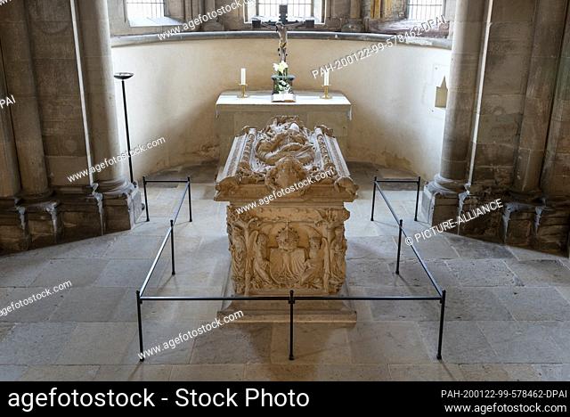 20 January 2020, Saxony-Anhalt, Magdeburg: View of the sandstone sarcophagus of Queen Editha, who died in 946 and was the wife of Emperor Otto I