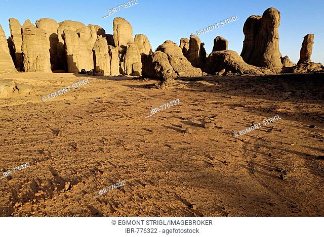 Rock formations in El Ghessour, Tassili du Hoggar, Wilaya Tamanrasset, Sahara Desert, Algeria, North Africa