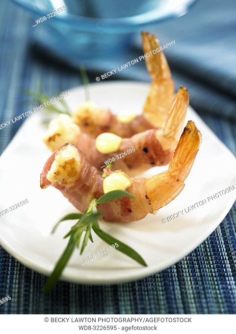 frito de langostinos con bacon y alioli / fried shrimp with bacon and aioli