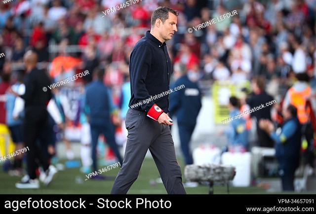 Antwerp's head coach Brian Priske looks dejected during a soccer match between RAFC Antwerp and RSC Anderlecht, Sunday 08 May 2022 in Antwerp