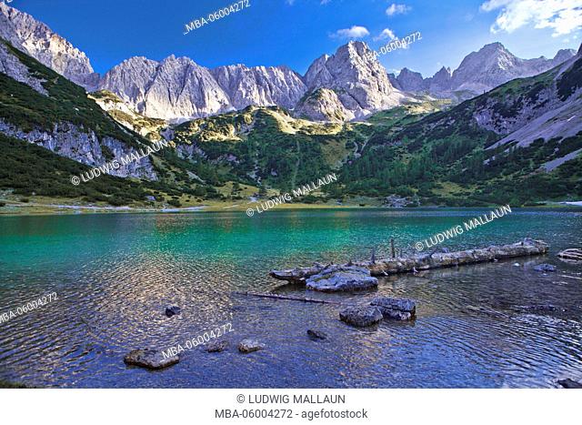 Austria, Tyrol, Ehrwald: Seebensee (lake) with Mieminger mountain range