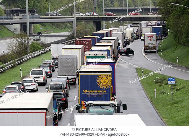 25 April 2018, Germany, Hamburg: Vehicles stuck in traffic on the motorway 7 northbound. As the police reported this morning