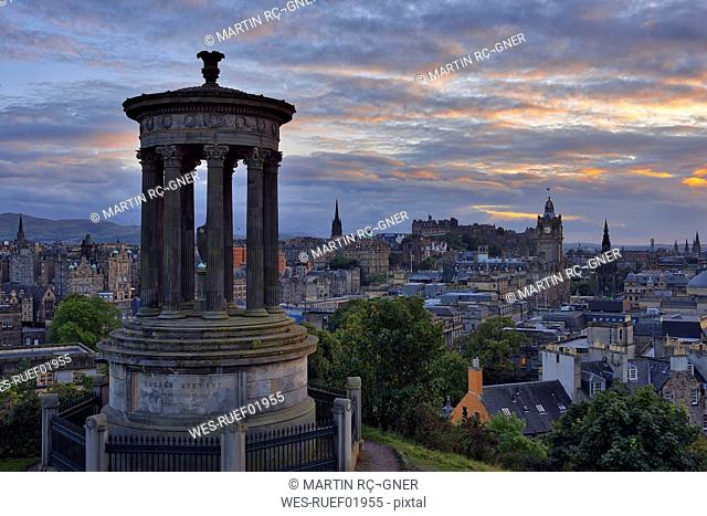 UK, Scotland, Edinburgh, view to the city from Carlton Hill with Dugald Stewart Monument in the foreground