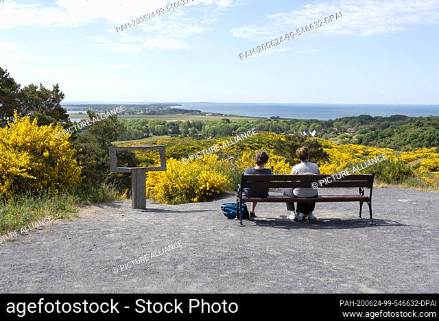 07 June 2020, Mecklenburg-Western Pomerania, Hiddensee: Two vacationers enjoy an impressive natural spectacle on Hiddensee