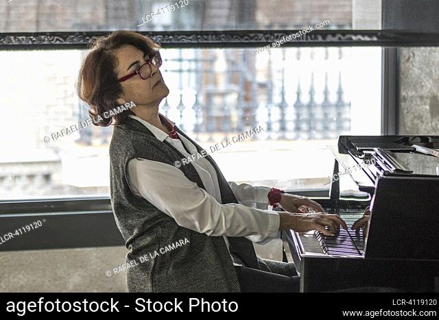 THE PIANIST ROSA TORRES PARDO NATIONAL MUSIC AWARD 2017 AND FILM DIRECTOR AT INTERNATIONAL FESTIVAL PIANO CITY MADRID PRESENTATION SPAIN