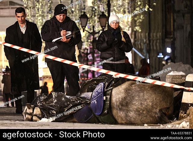 RUSSIA, MOSCOW - NOVEMBER 30, 2023: A dead horse is pictured in Kuznetsky Most Street. The horse died after touching a naked wire