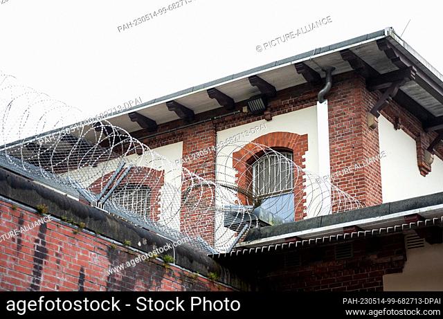 PRODUCTION - 10 May 2023, Hamburg: Barbed wire and barred windows secure the forensic part (closed accommodation) of the psychiatric clinic of the Hamburg...