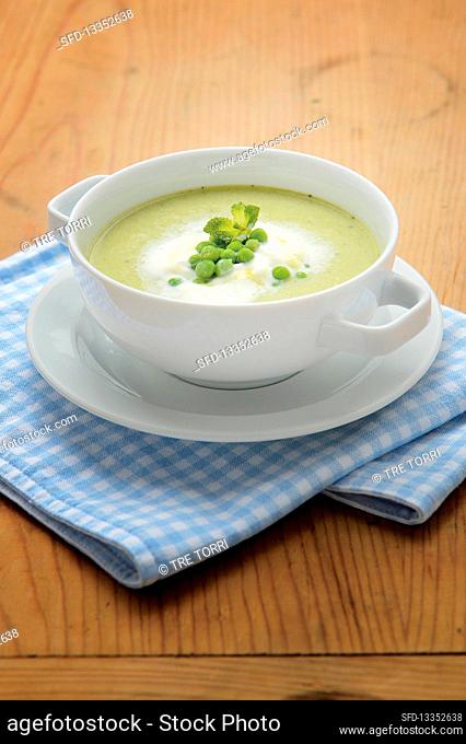 Pea and mint soup with whipped cream