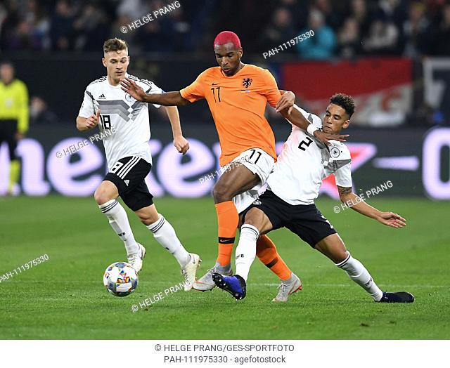 duels, duel between Joshua Kimmich (Germany), Donny van de Beek (Netherlands) and Thilo Kehrer (Germany). GES / Football / Nations League: Germany - Netherlands