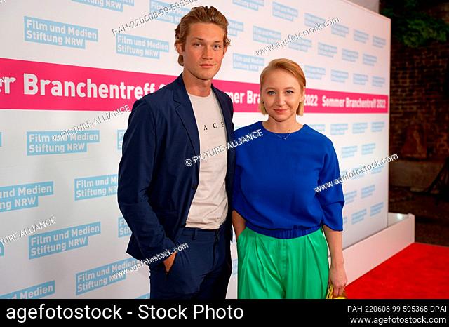 08 June 2022, North Rhine-Westphalia, Cologne: Actors David Schütter and Anna Maria Mühe come to the NRW Film and Media Foundation's industry meeting