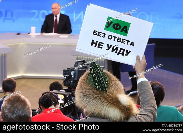 RUSSIA, MOSCOW - DECEMBER 14, 2023: A journalist holds up a sign with a message reading ""I am not leaving without a response [to my question]"" during an...