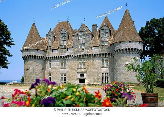 Chateaux Monbazillac is famous for the wine of the same name made from grapes grown in the vine yardâ. . s which surround the Chateaux