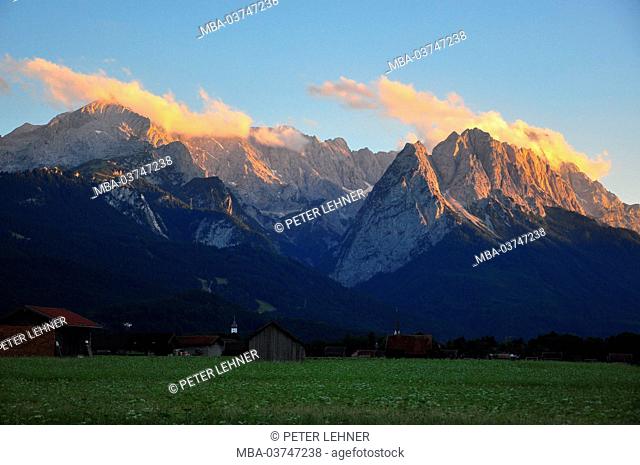 Germany, Bavaria, Garmisch-Partenkirchen, mountain panorama, evening sun