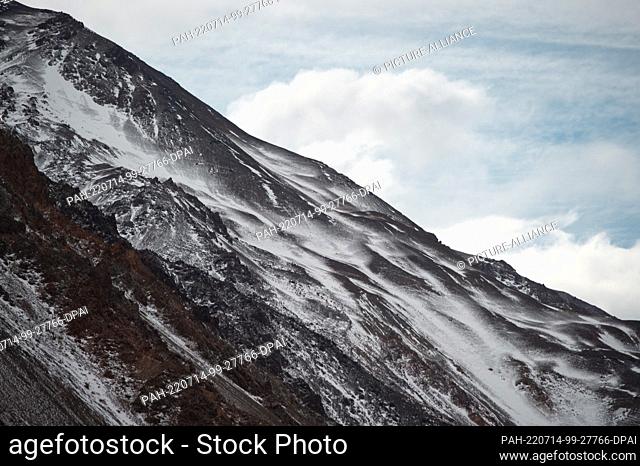 02 July 2022, Argentina, Punta de Vacas: Detail of a snowy mountain slope in the Andes in Punta de Vacas, near the border between Argentina and Chile