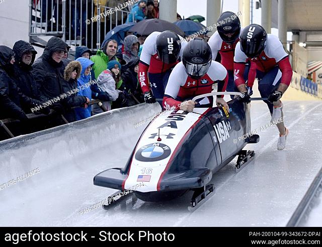 03 January 2020, North Rhine-Westphalia, Winterberg: Bob: World Cup, four-man bobsleigh, men, first run. The team from the USA with Hunter Church