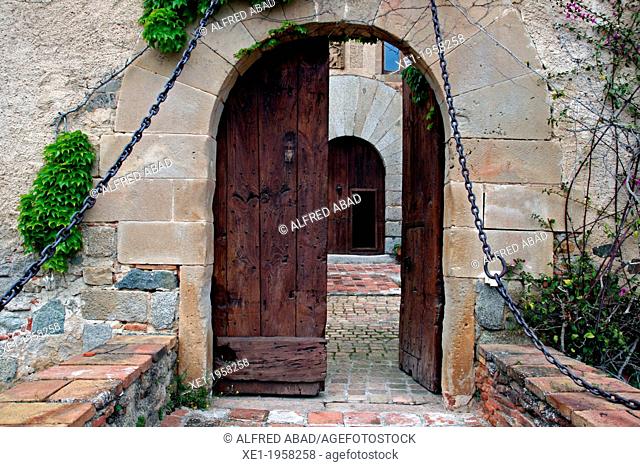 wooden door, Vilassar Castle, Vilassar de Dalt, Catalonia, Spain