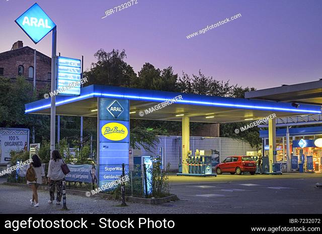 Aral petrol station, Schlesische Straße, Kreuzberg, Friedrichshain-Kreuzberg, Berlin, Germany, Europe