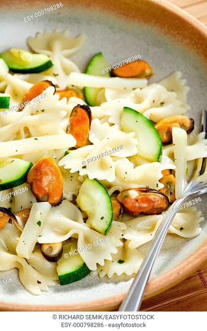 pasta farfalle with mussels and zucchini