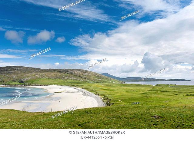 Isthmus, narrow strip of land with grassy dunes, white sand beach West Bay, Atlantic Ocean, Isle of Vatersay, Outer Hebrides, Scotland, United Kingdom