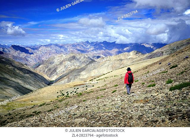 India, Jammu and Kashmir State, Himalaya, Ladakh, Hemis National Park, Markha valley trek, hiker crossing the Ganda La pass (4961m), Model Released