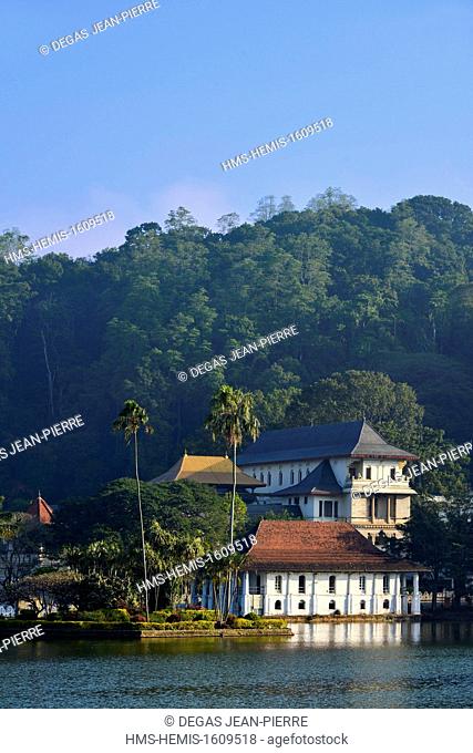 Sri Lanka, Central Province, Kandy District, Kandy, Sacred city of Kandy listed as World Heritage by UNESCO, Temple Dalada Maligawa in border of the lake