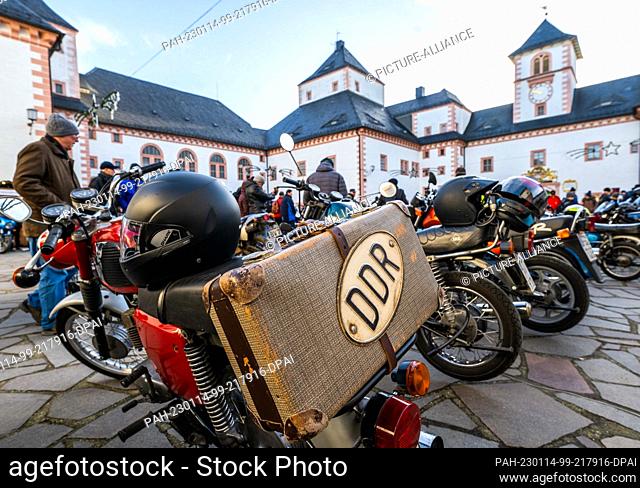 14 January 2023, Saxony, Augustusburg: Motorcycles of participants of the 50th winter meeting of motorcyclists stand in the courtyard of Augustusburg Castle