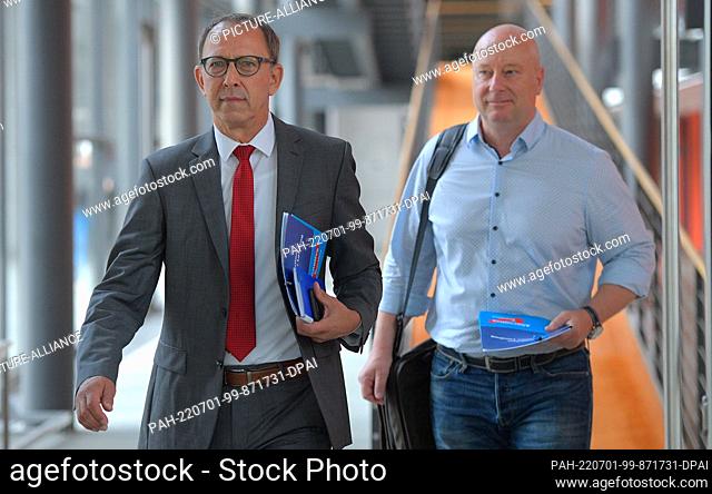30 June 2022, Saxony, Dresden: Jörg Urban, parliamentary group leader and state chairman of the AfD Saxony (l) and the parliamentary manager of the AfD...