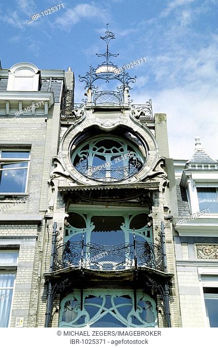 Maison de Saint-Cyr Huis, residential house with facade in Art Nouveau style, ca. 1903, Square Ambiorix, Brussels, Belgium, Benelux, Europe