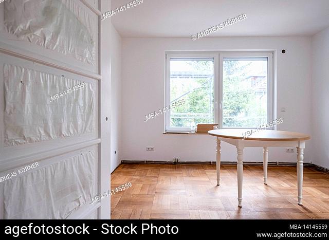 construction site, renovation and renovation of an apartment, table in an empty room with a real wood floor
