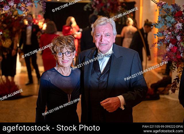 05 November 2022, Hessen, Frankfurt/Main: Volker Bouffier (CDU), former Minister President of the State of Hesse, and his wife Ursula