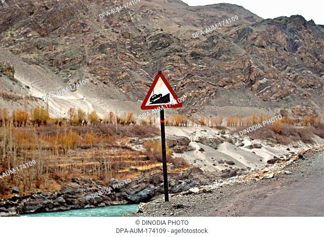 Steep incline signboard on leh kargil road ; Ladakh ; Jammu and Kashmir ; India 9-April-2008