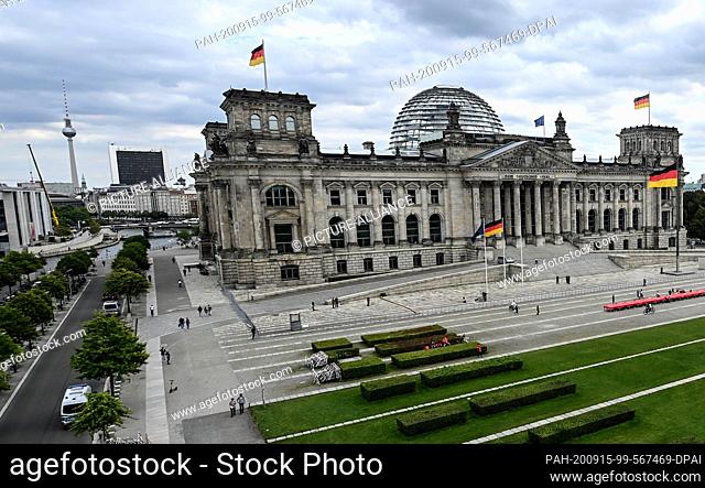 09 September 2020, Berlin: View of the Reichstag building in the government quarter. Photo: Britta Pedersen/dpa-Zentralbild/ZB