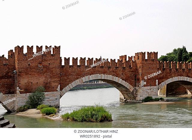 Verona, Ponte Scaligero, Scaliger, segmental arch bridge on the Adige, Veneto, Italy