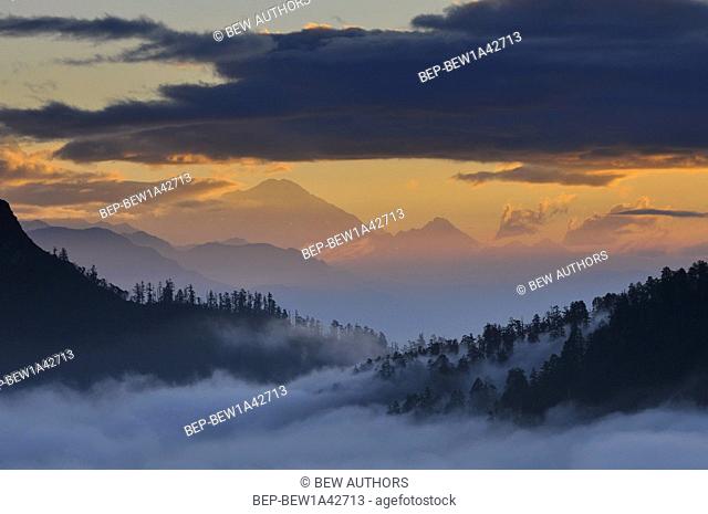 Nepal, Ghorepani, Poon Hill, Dhaulagiri massif, Himalaya, Sunrise view from Poon Hill, Dhaulagiri massif, Himalaya