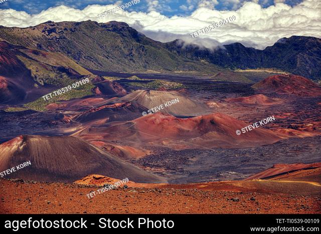 USA, Hawaii, Haleakala, Landscape with volcano crater