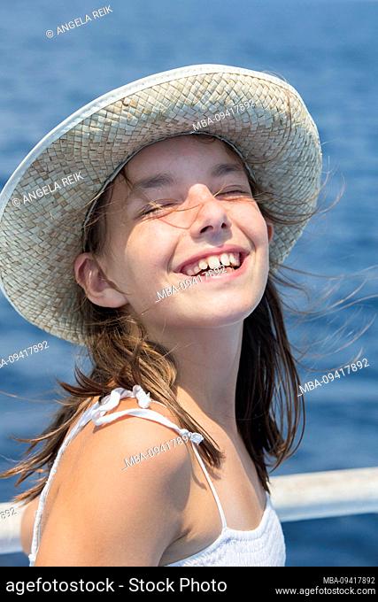 girl with sunhat, smile, portrait