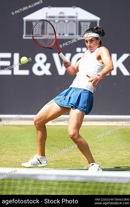 24 June 2022, Hessen, Bad Homburg: Tennis: WTA Tour, Singles, Women, Semifinals, Cornet (France) - Garcia (France). Caroline Garcia in action