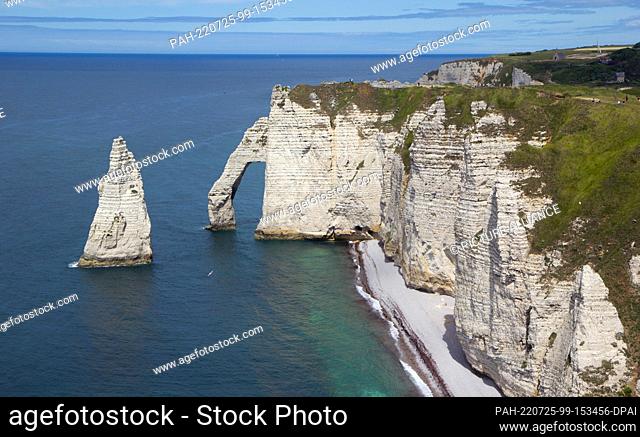 07 June 2022, France, Étretat: View of the Falaises d'Aval near Etretat. The rock formation also called Porte d'Aval is part of the Alabaster Coast