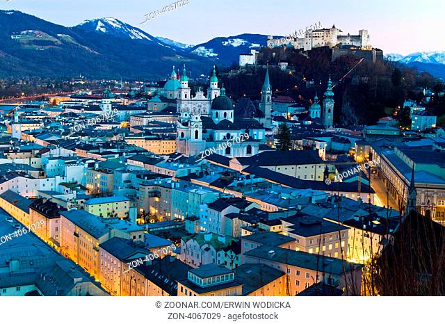Eine Stadt Ansicht der Stadt Salzburg in Österreich.. Altstadt und Festung Hohensalzburg