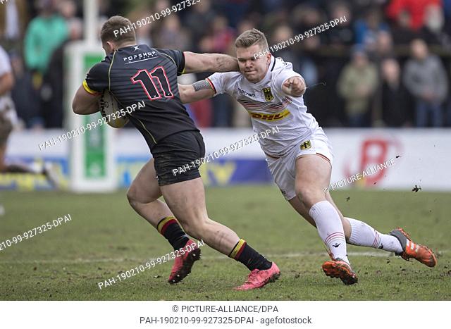 09 February 2019, Belgium, Bruessel: Rugby: EM, Division 1A, Matchday 1: Belgium-Germany. Felix Lammers (Germany, 23, right) attacks the departing Thomas...