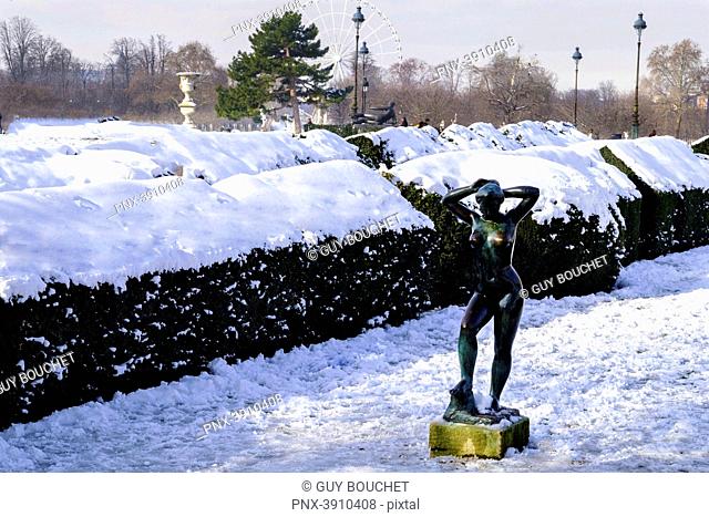 Europe, France, Ile de France, Paris, The Tuileries Garden under the snow, statue by Aristide Maillol