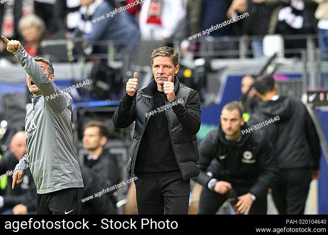 Coach Oliver GLASNER (F) showing thumbs up after, gesture, gesture, soccer 1st Bundesliga, 10th matchday, Eintracht Frankfurt (F) - Bayer 04 Leverkusen (LEV) 5:...