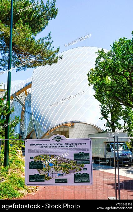 FRANCE, PARIS, 07/2/14 - The Louis Vuitton Foundation is located in the Bois de Boulogne near the Jardin d'Acclimatation